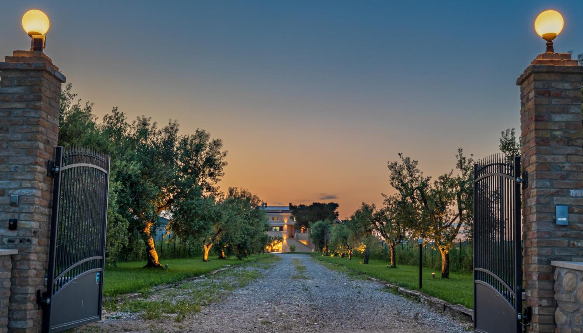 Casale Ferrantino Guest House Giulianova Bagian luar foto