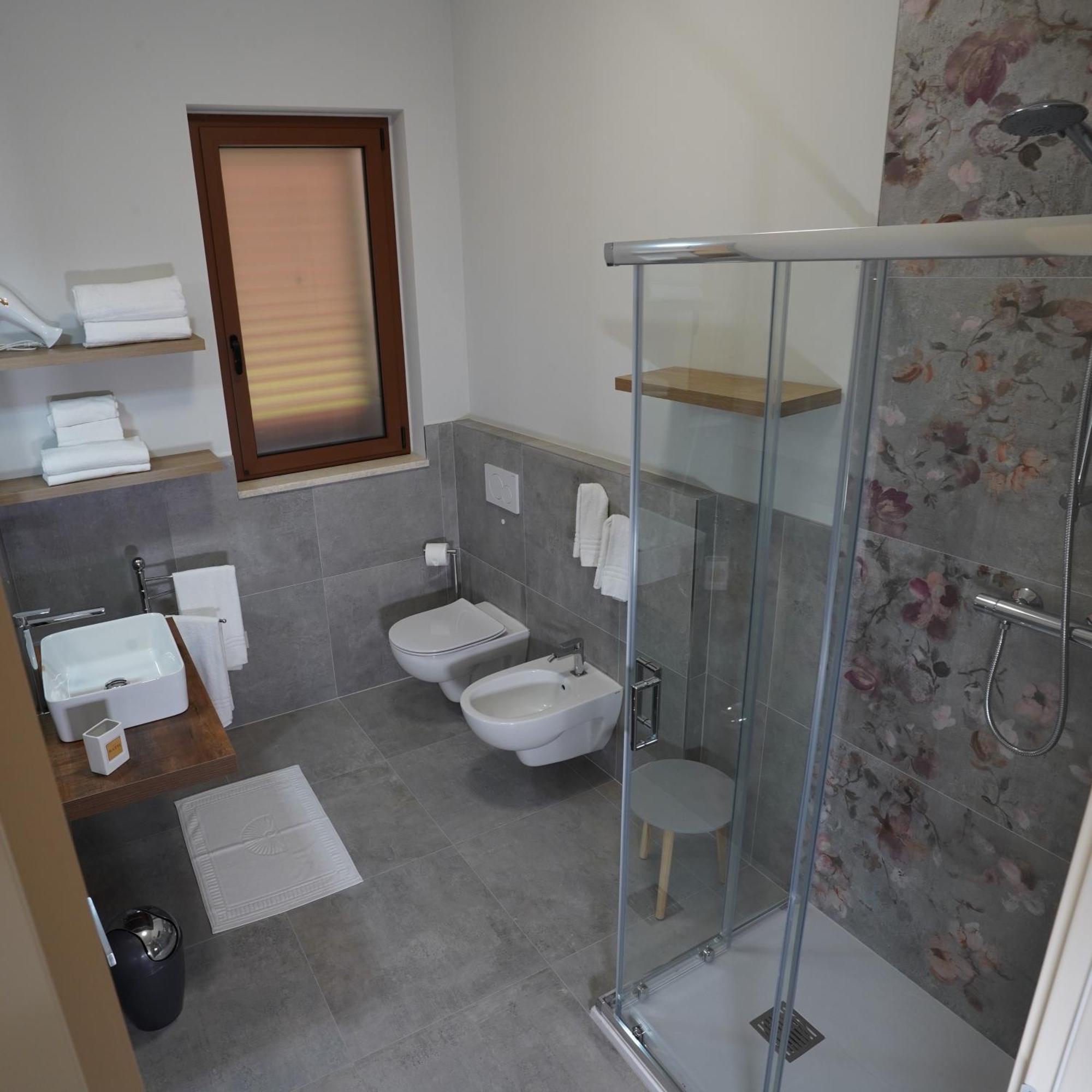 Casale Ferrantino Guest House Giulianova Bagian luar foto